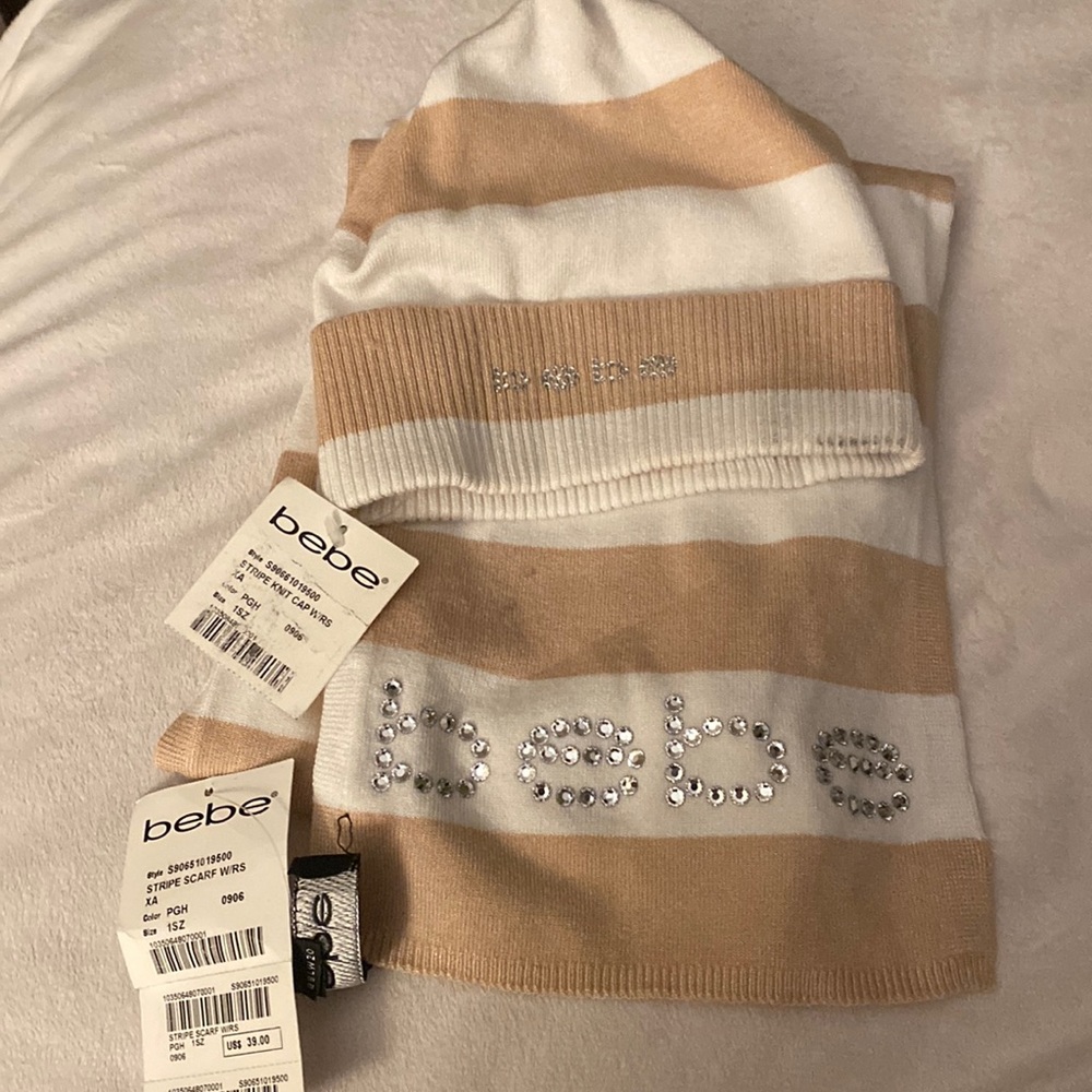 NWT! BEBE Beanie/Scarf Set‎